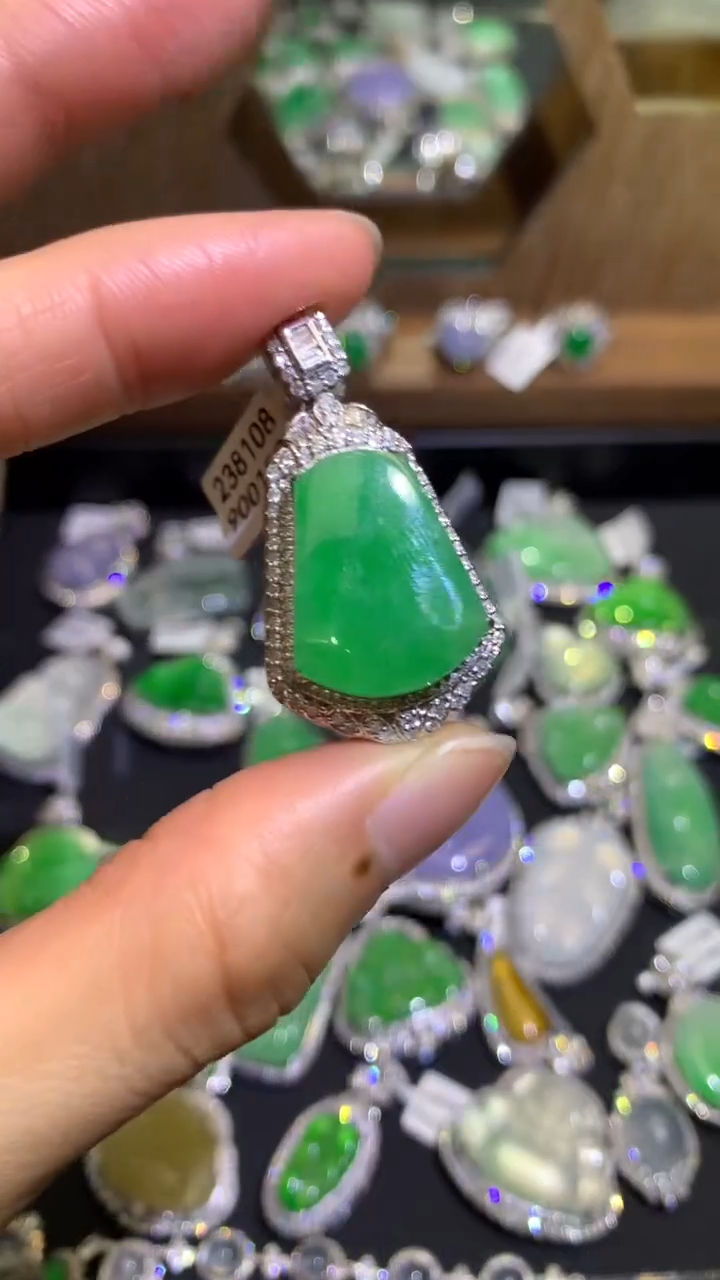 【闪购商品】翡翠吊坠(不含链)18K金镶嵌吊坠