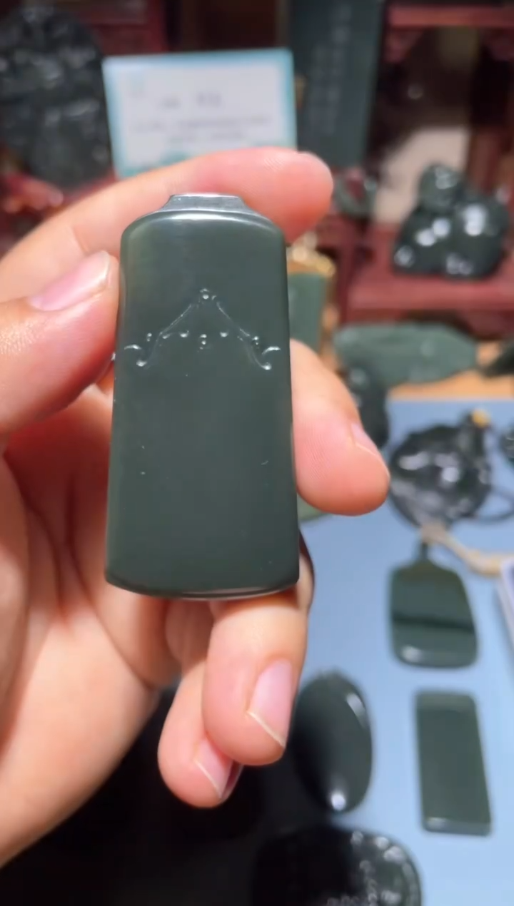 颈饰未镶嵌和田玉（青玉）1