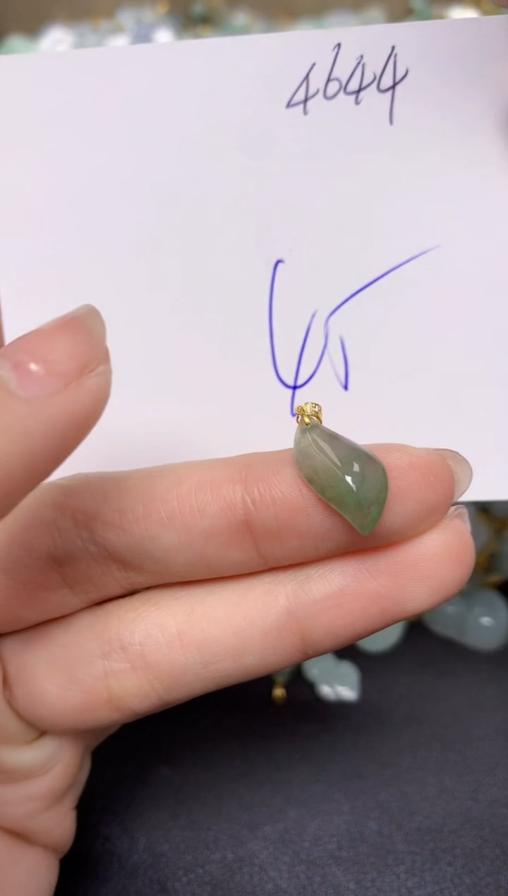 【闪购商品】翡翠颈饰未镶嵌天然翡翠A货