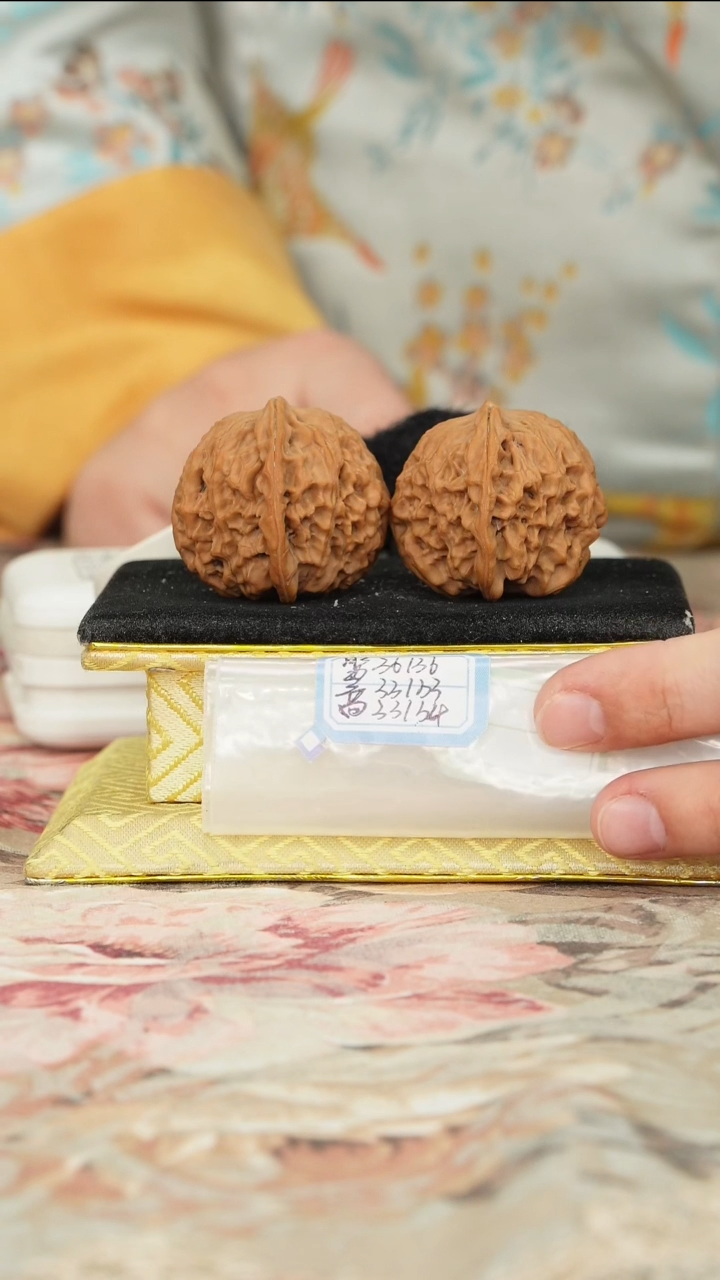 【闪购商品】文玩核桃把件非嫁接元宝