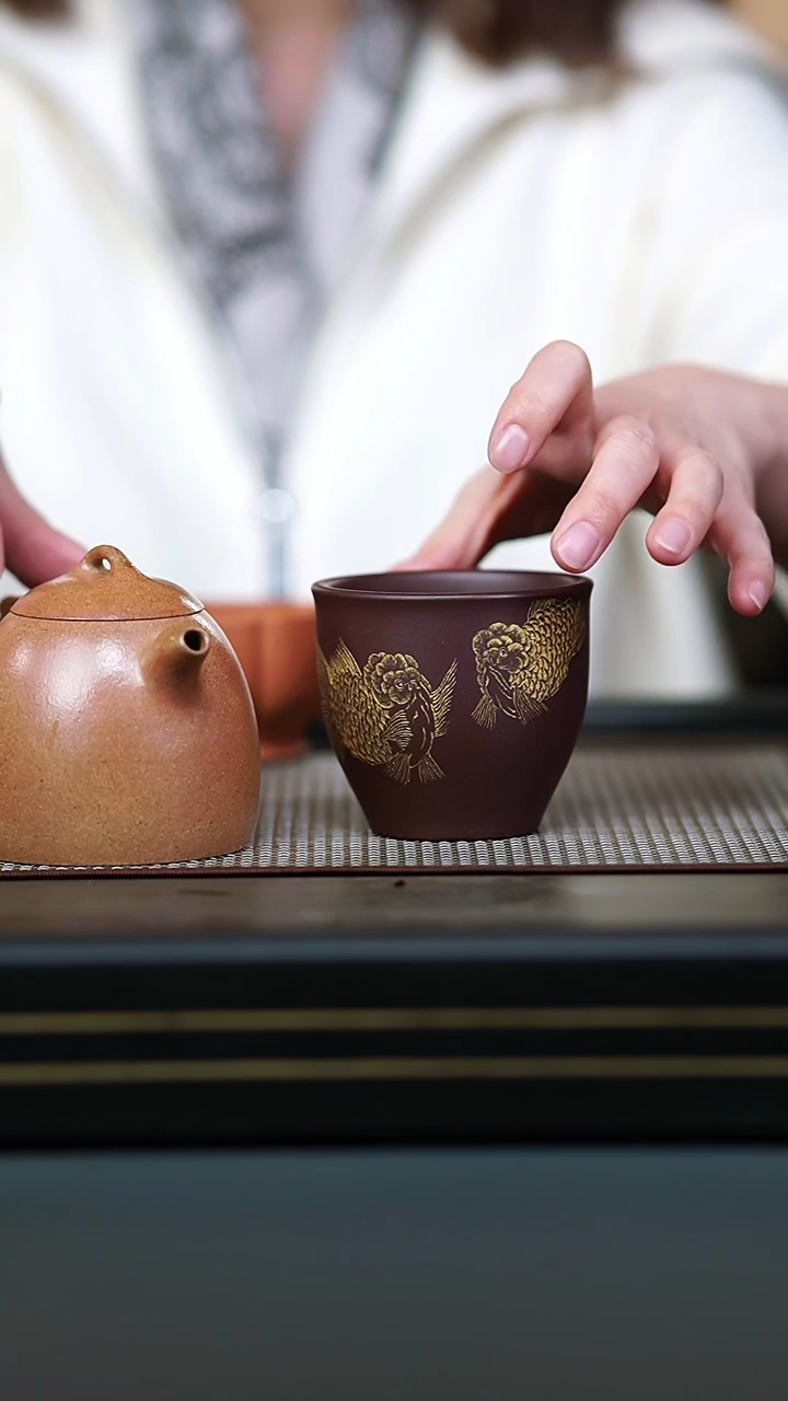 茶壶紫砂s***y全手梨皮本绿柴烧秦权220cc+紫泥鸿运当头铃铛杯