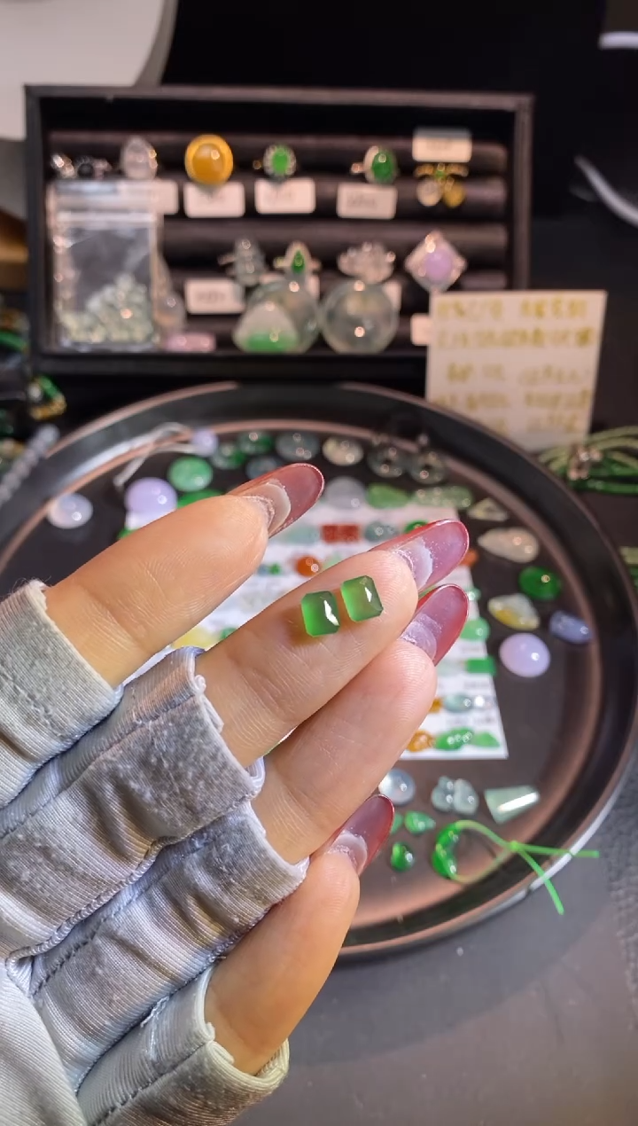 【闪购商品】翡翠挂件未镶嵌切割