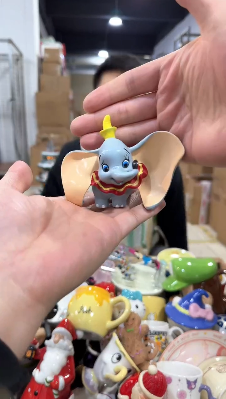 瓷片小飞象摆件 树脂