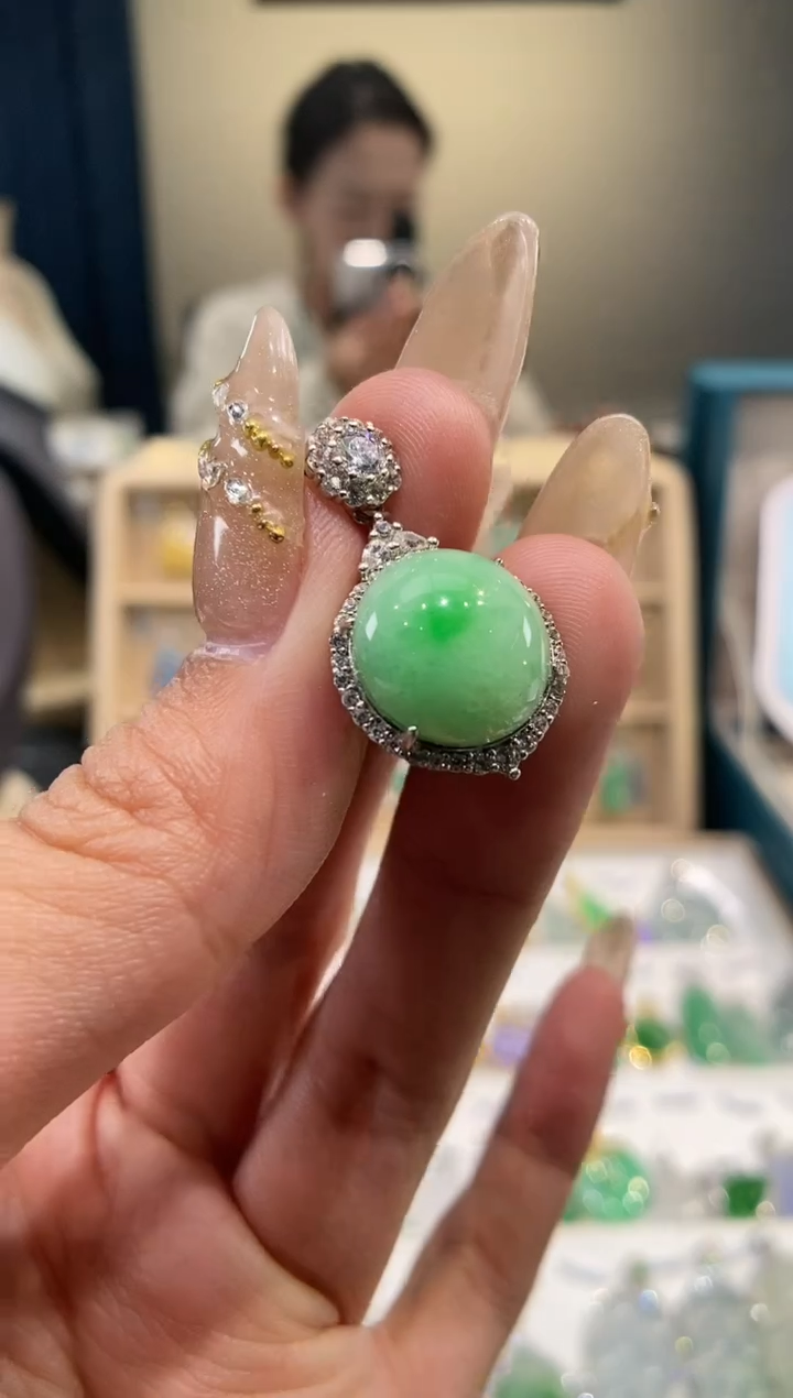 【闪购商品】翡翠吊坠(不含链)银S925镶嵌蛋面