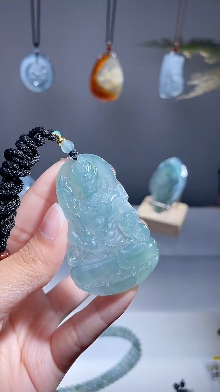 颈饰未镶嵌翡翠不动