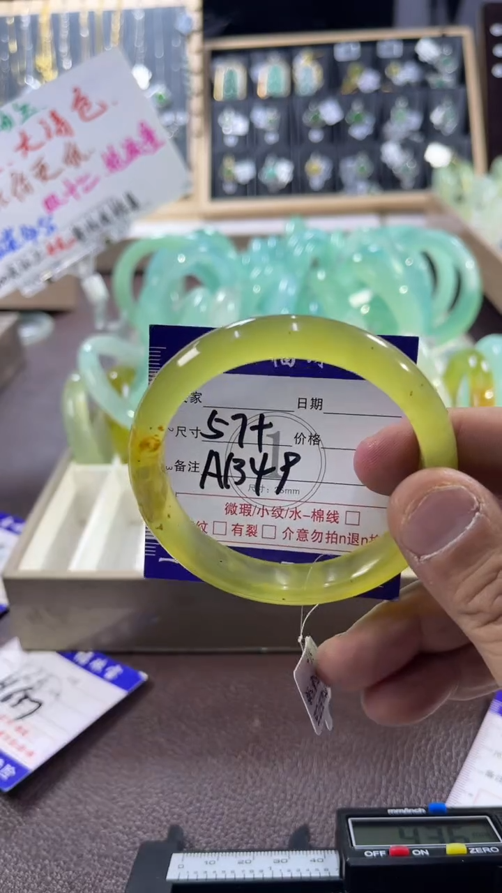 未镶嵌蛇纹石玉手镯1