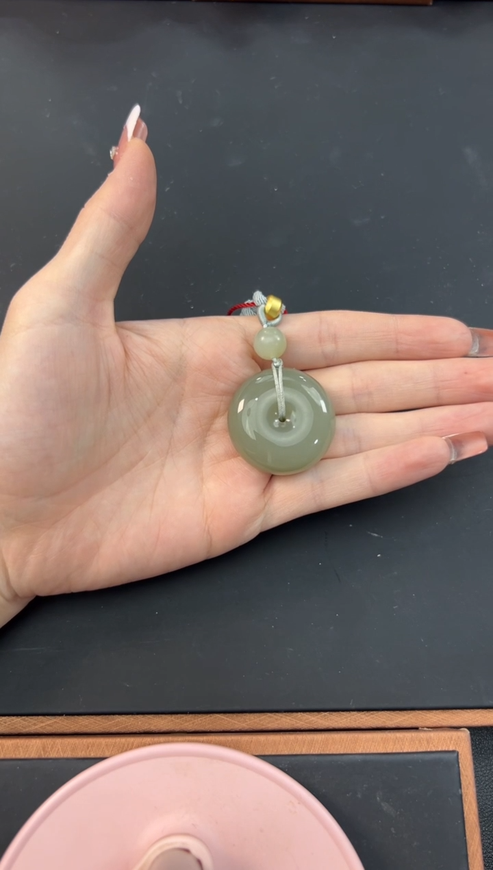【闪购商品】和田玉吊坠(赠链)未镶嵌且末微色差近矿平安扣