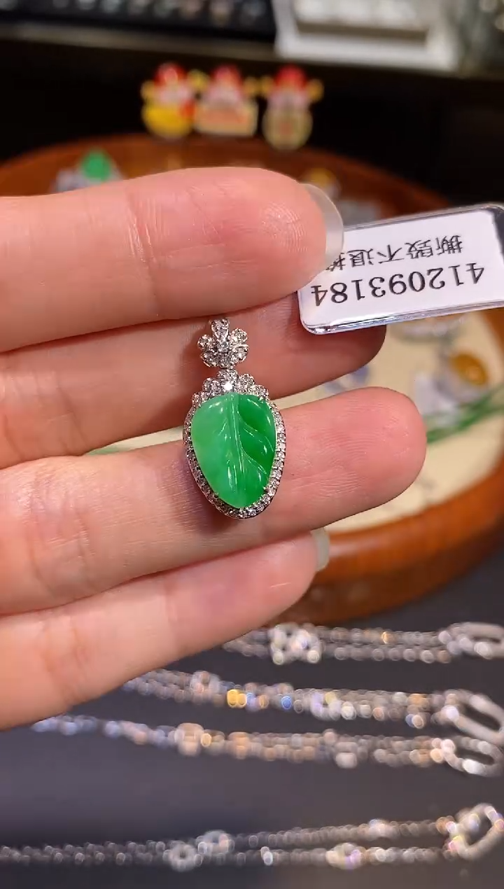 【闪购商品】翡翠颈饰18K金镶嵌吊坠
