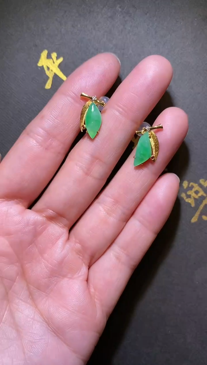 【闪购商品】翡翠耳饰18K金镶嵌翡翠竹叶耳饰