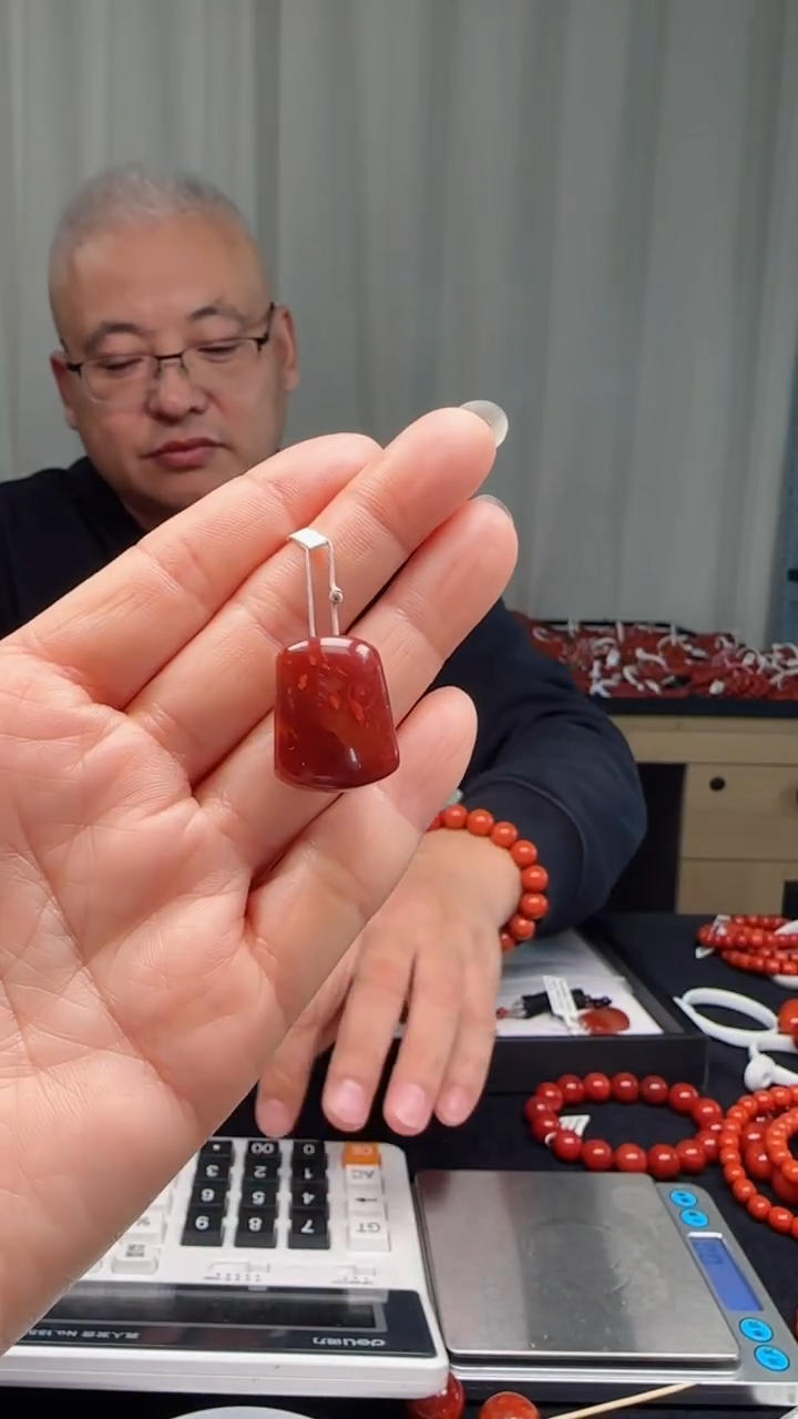 未镶嵌多样性发一件南红玛瑙牛血红瓦西无事牌