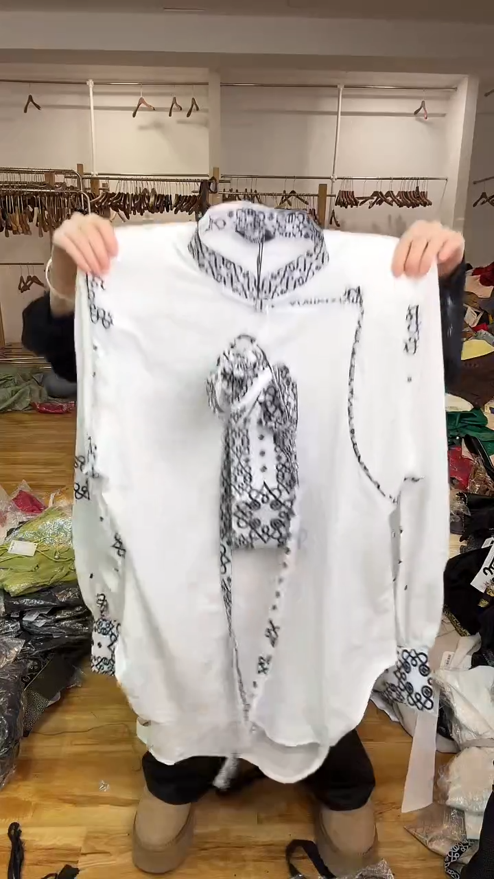 衬衣 M码 110斤以里