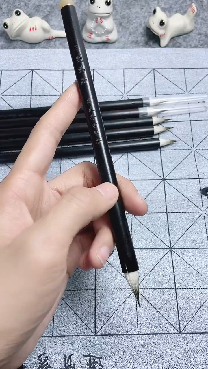 三副鸡距兼毫毛笔一支  出峰2.1
