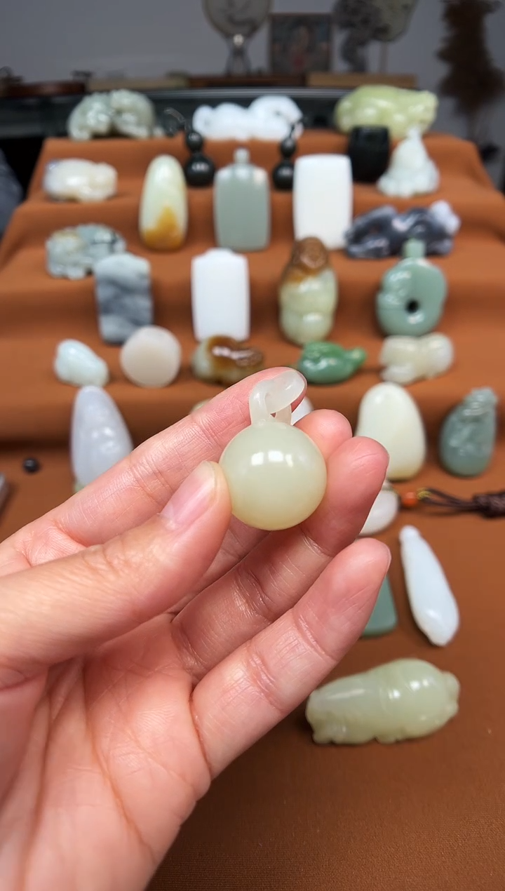 颈饰未镶嵌和田玉球