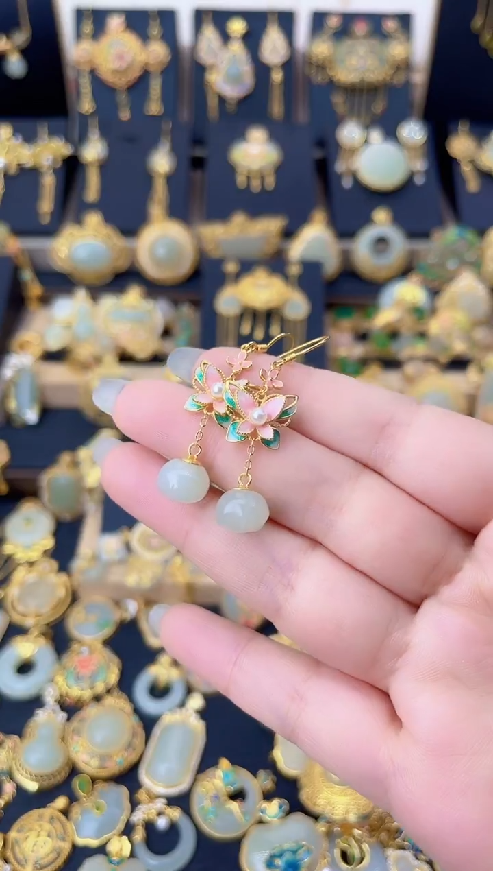 颈饰银S925镀金镶嵌和田玉蝴蝶莲蓬耳坠