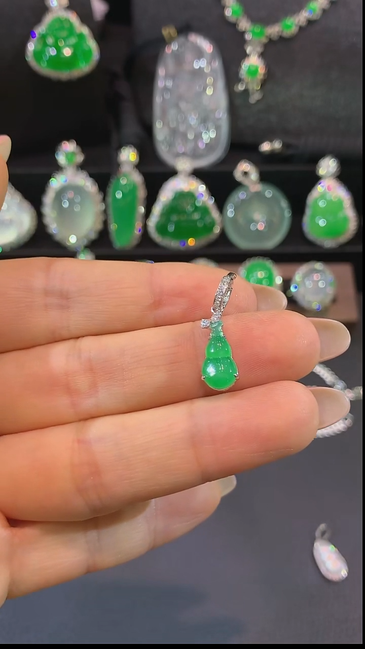 吊坠(不含链)18K金镶嵌翡翠吊坠