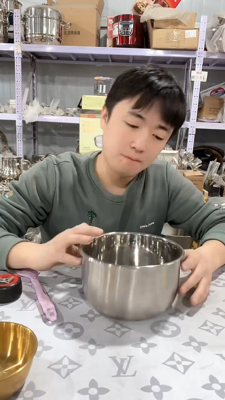 人19.5外拉丝内亮光锅头瑕疵