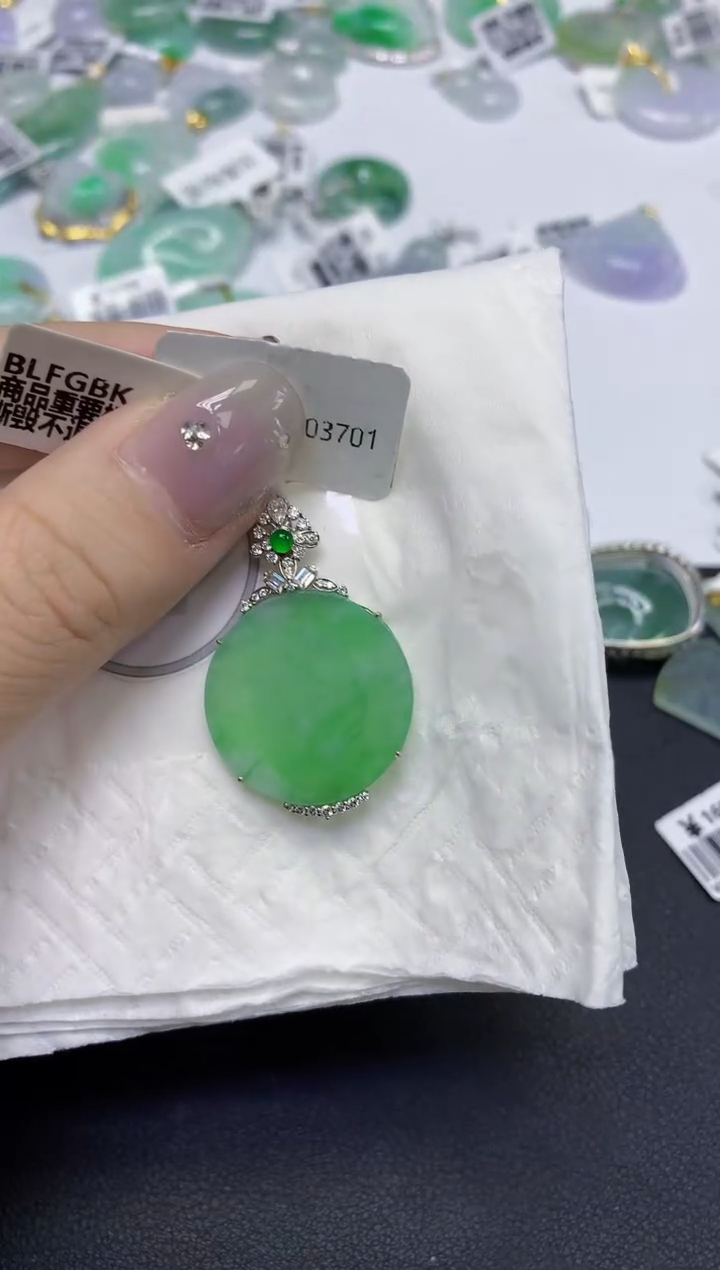 颈饰18K金镶嵌翡翠天然缅甸翡翠A货百元以上9元证书费自理