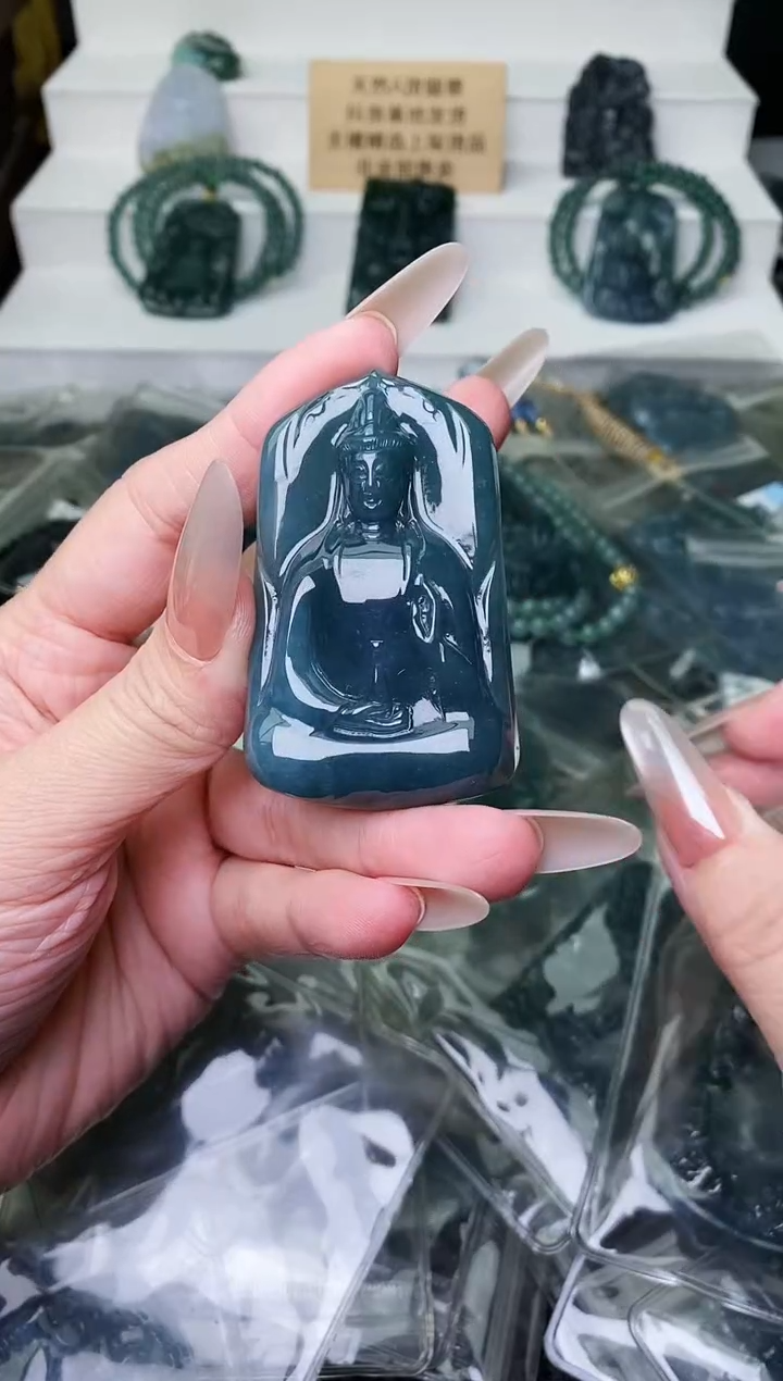 颈饰未镶嵌翡翠 