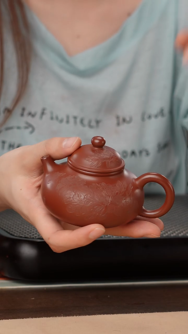 茶壶紫砂孤品福利-朱泥大红袍牡丹刻绘容天180cc