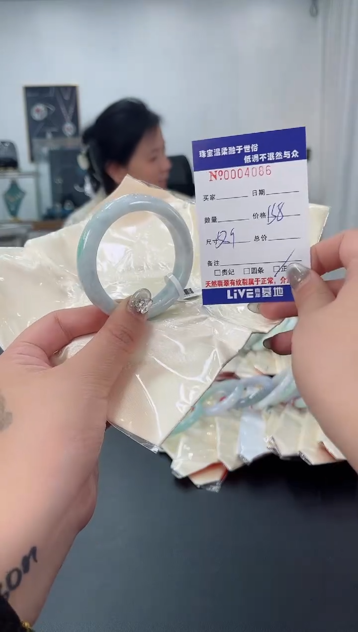 【闪购商品】翡翠手镯未镶嵌天然翡翠A货