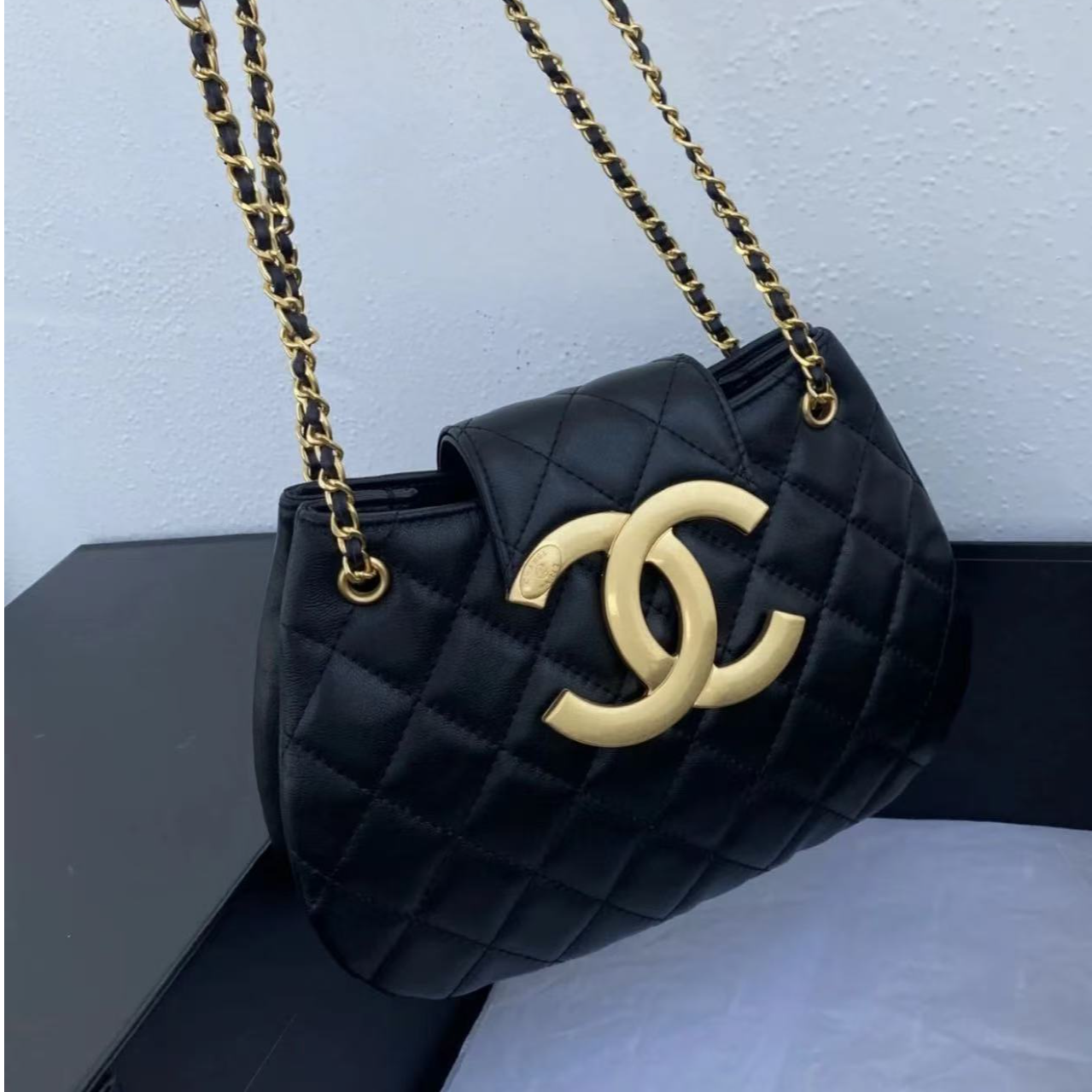 95新 Chanel/香奈儿 专柜39800大logo黑金单肩腋下包