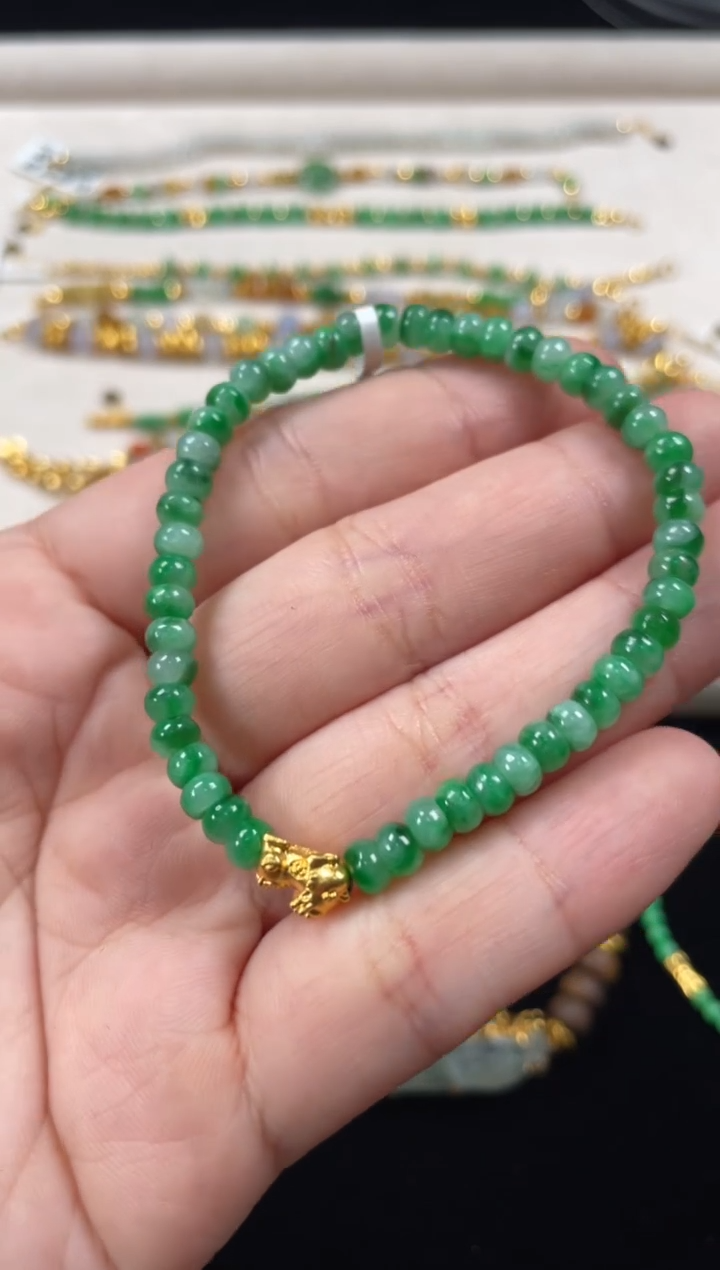 足金镶嵌手串翡翠一条   P356