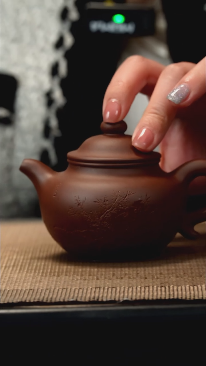 紫砂茶盏紫泥刻绘莲子160CC