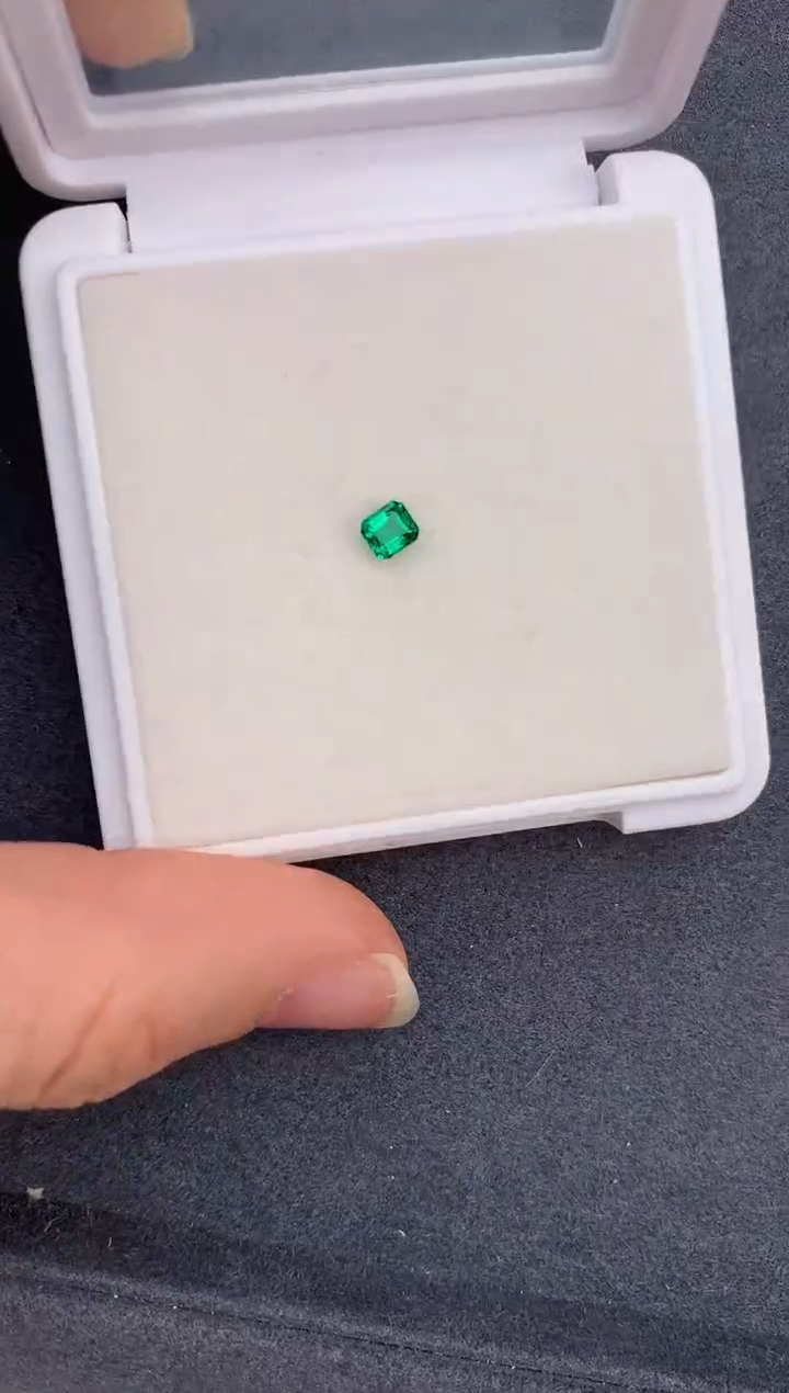 【闪购商品】祖母绿裸石未镶嵌30分祖母绿
