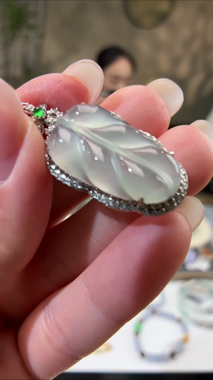 吊坠(不含链)18K金镶嵌翡翠叶子