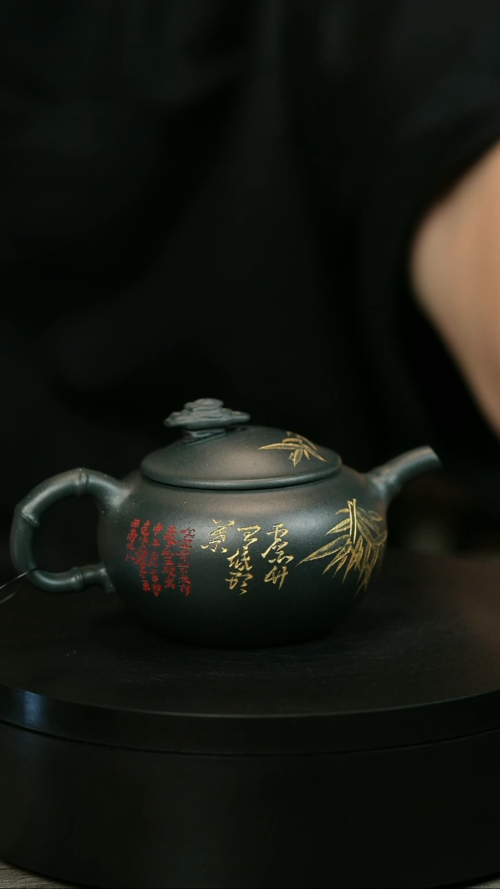 茶壶紫砂小***2H2201余海燕描金竹刻太湖石