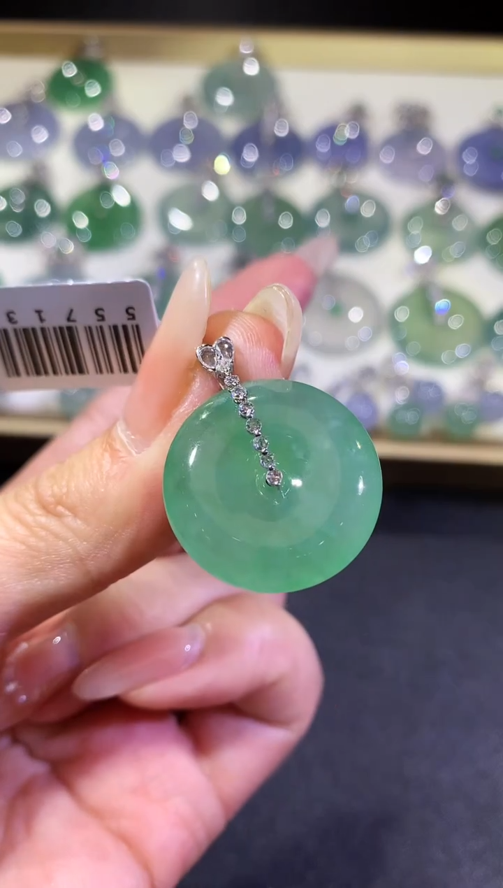 【闪购商品】翡翠吊坠(不含链)18K金镶嵌67无鉴赏多样性发货一件