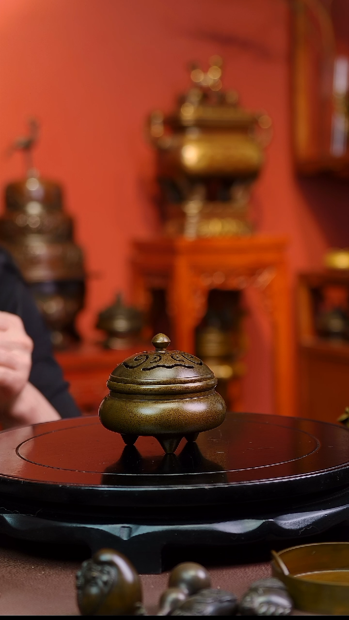 【闪购商品】黄铜三足熏香炉            