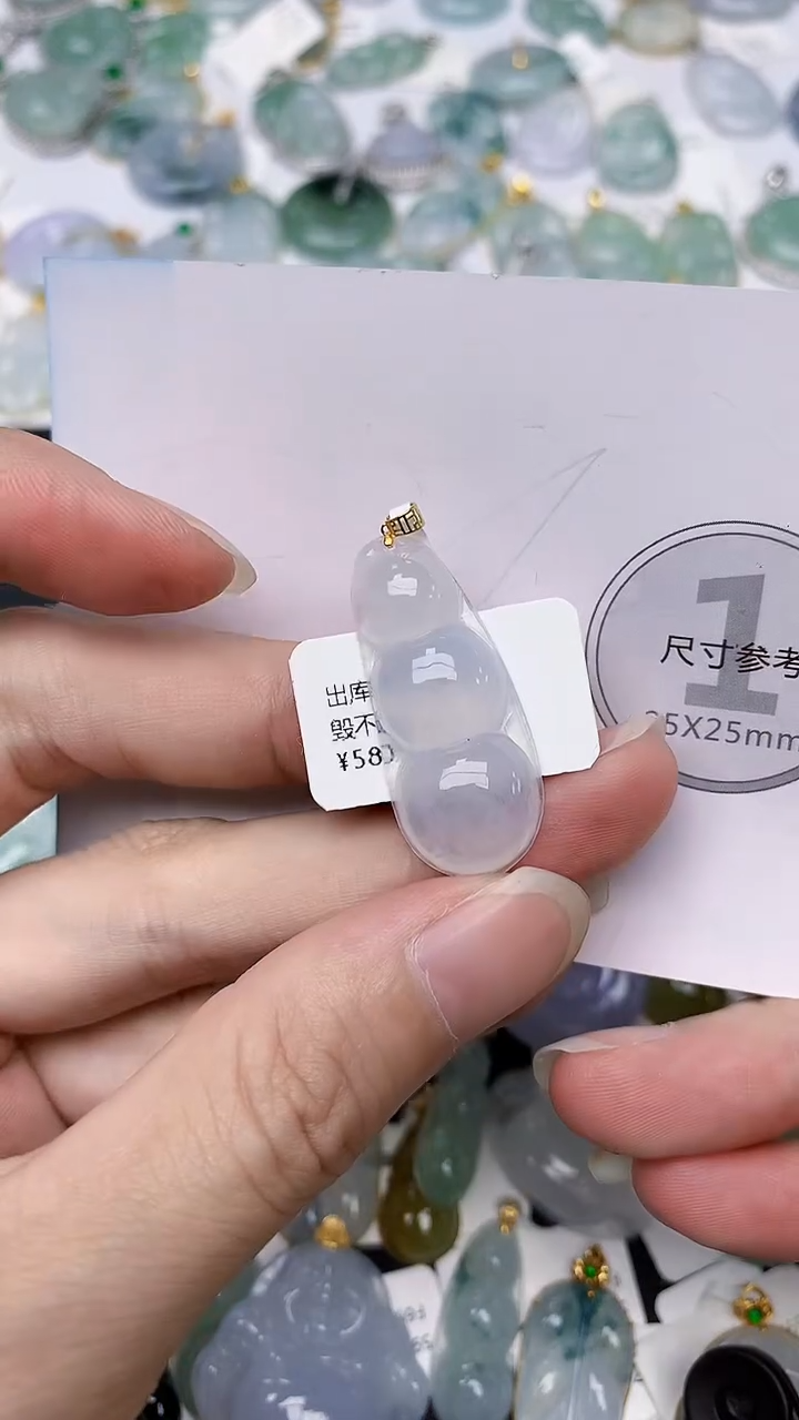 颈饰18K金镶嵌翡翠天然A货翡翠
