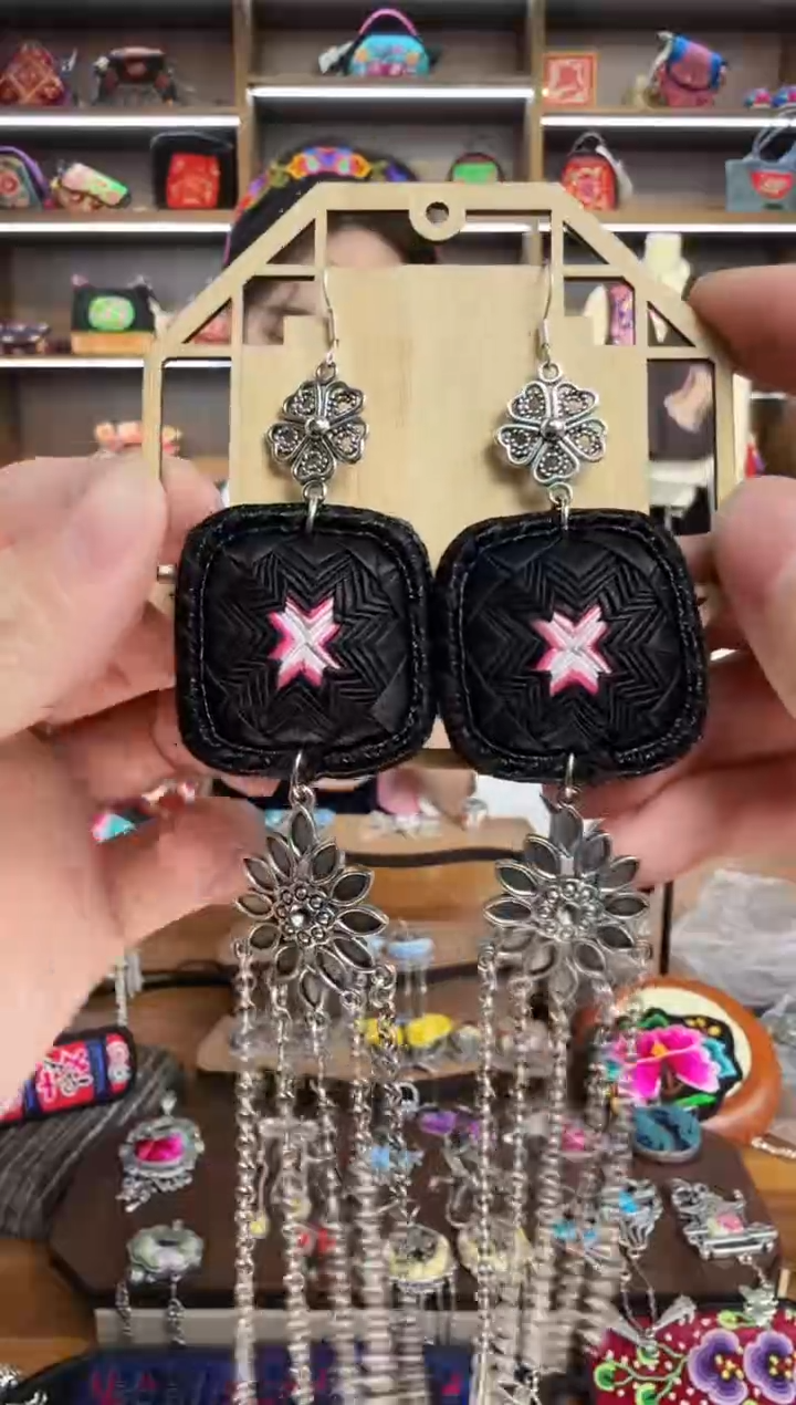 【闪购商品】织绣144蒙阿苏苗绣传承