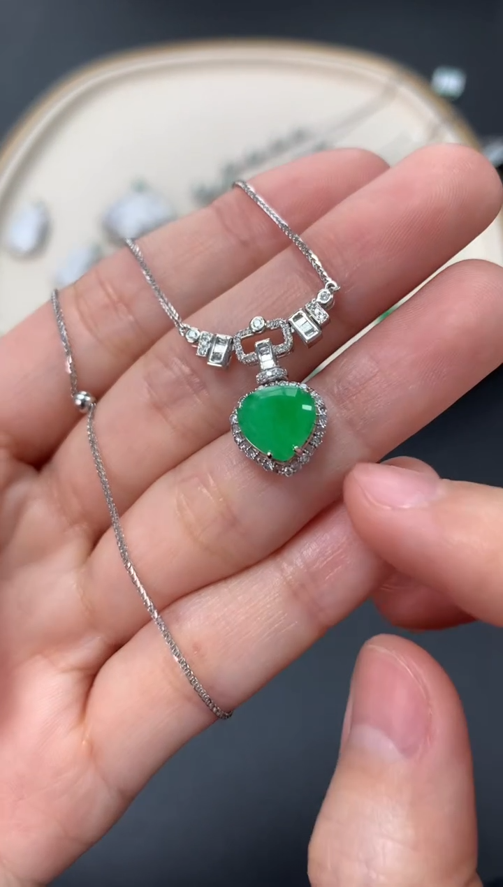 【闪购商品】翡翠吊坠(不含链)18K金镶嵌6980