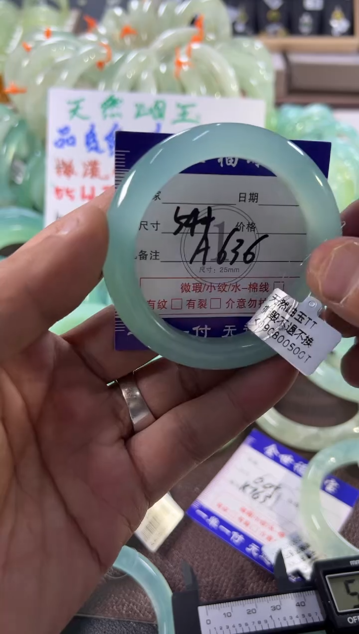 未镶嵌蛇纹石玉手镯1