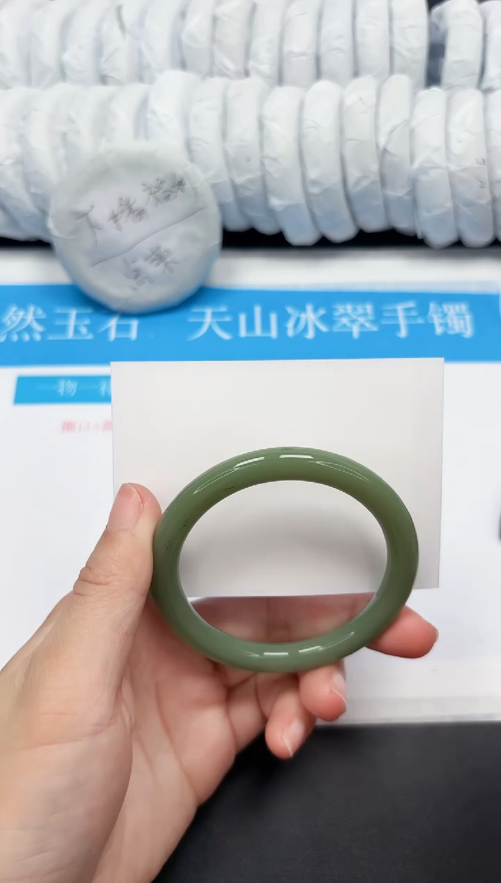 【闪购商品】石英质玉手镯未镶嵌249-58.2