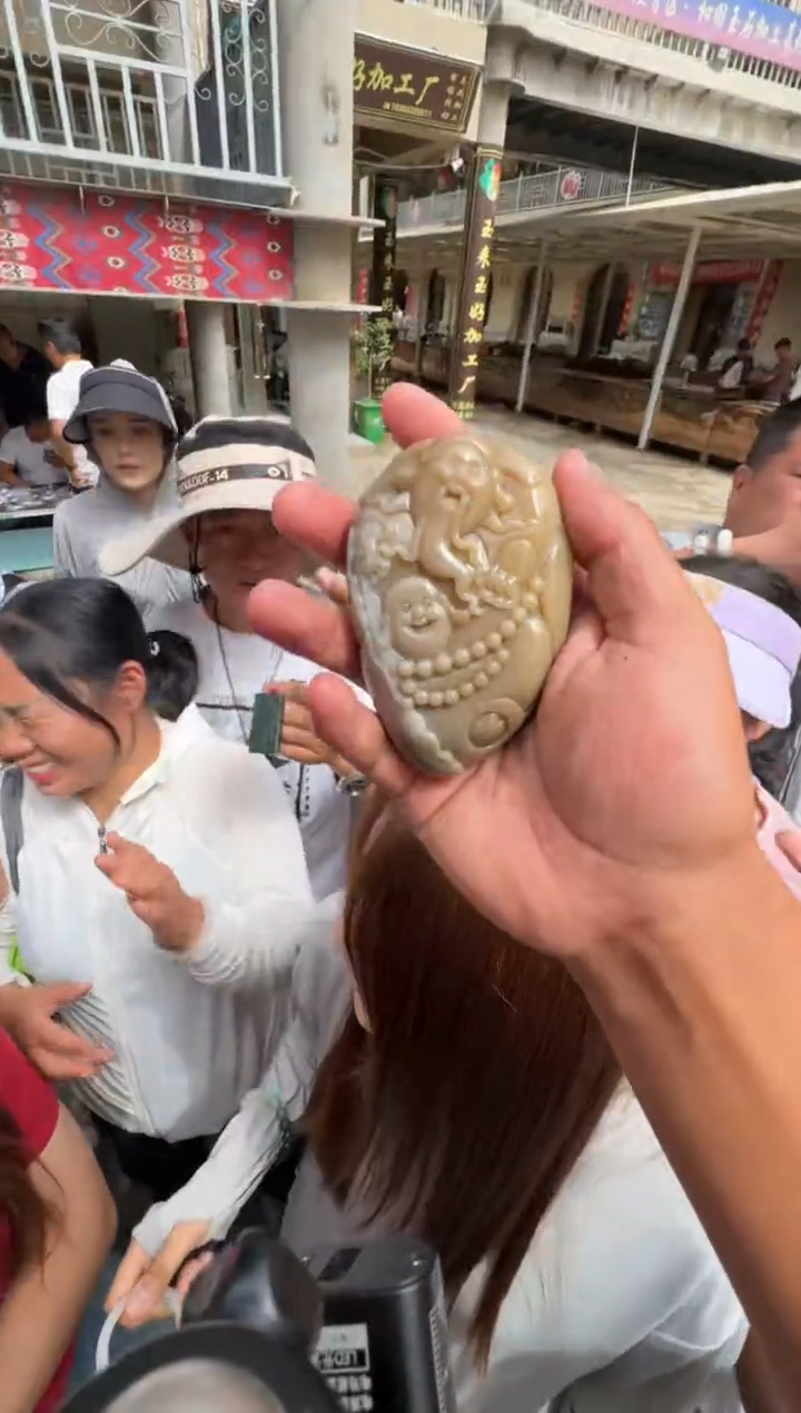 和田玉（糖玉）未镶嵌挂件和田玉