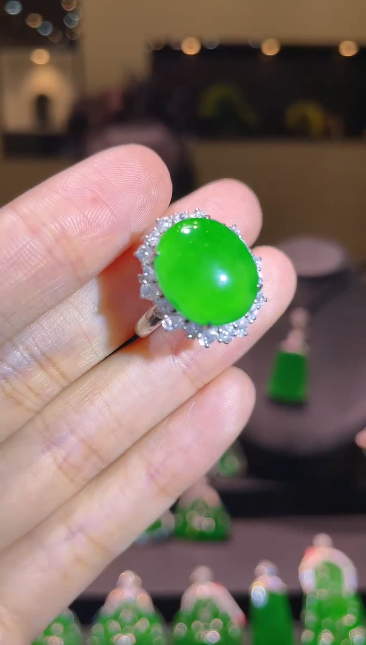 【闪购商品】翡翠吊坠(不含链)18K金镶嵌A65