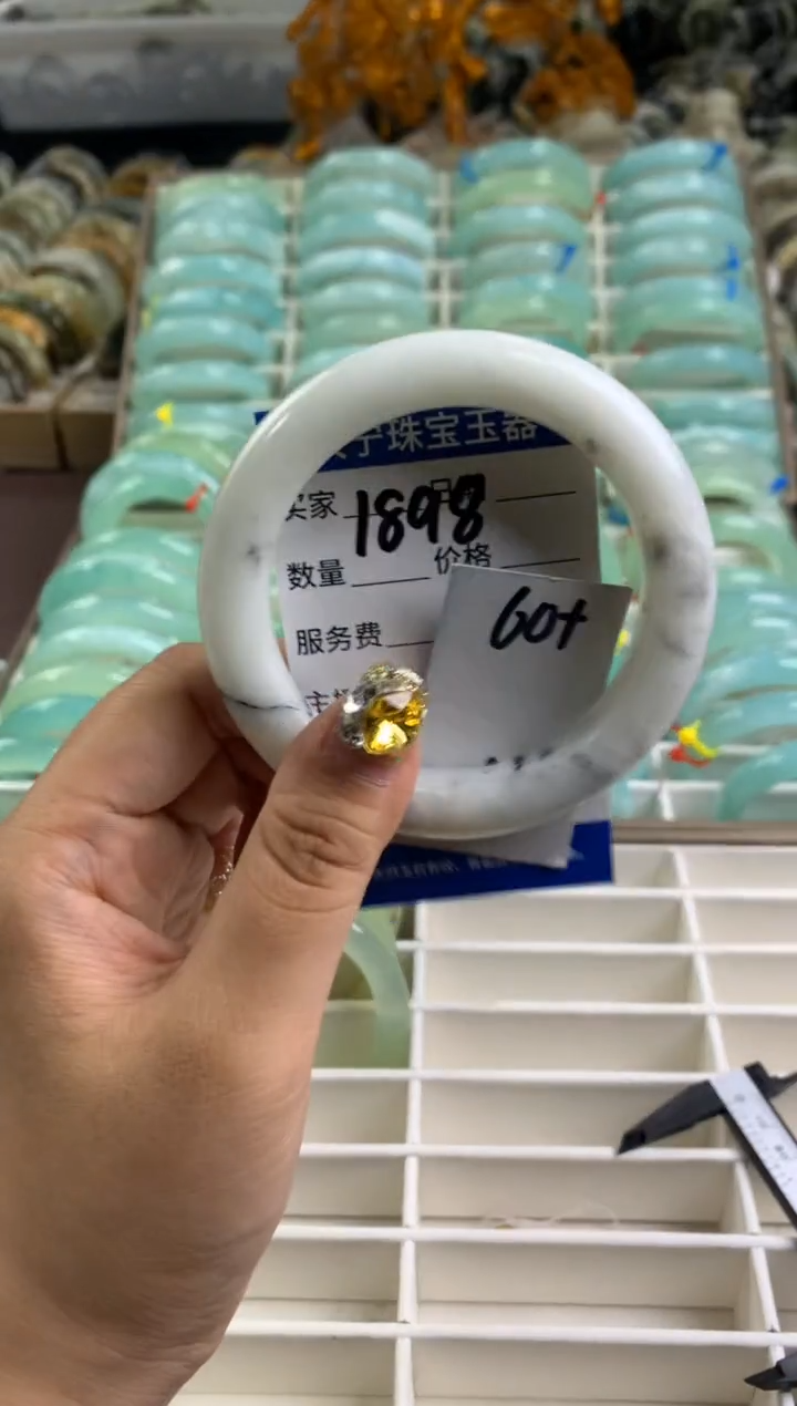 【闪购商品】蛇纹石玉手镯未镶嵌1898