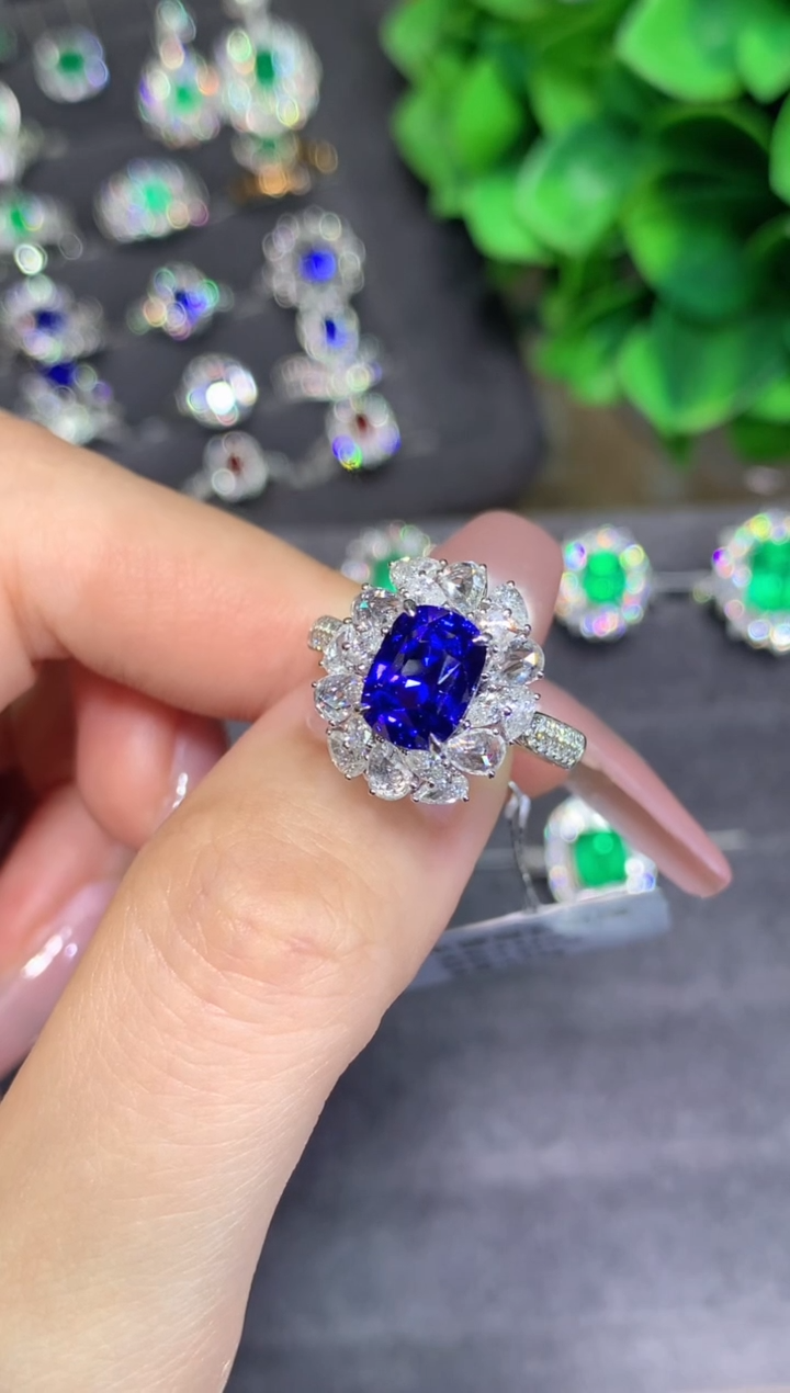 戒指蓝宝石18K金镶嵌美***_3.12ct