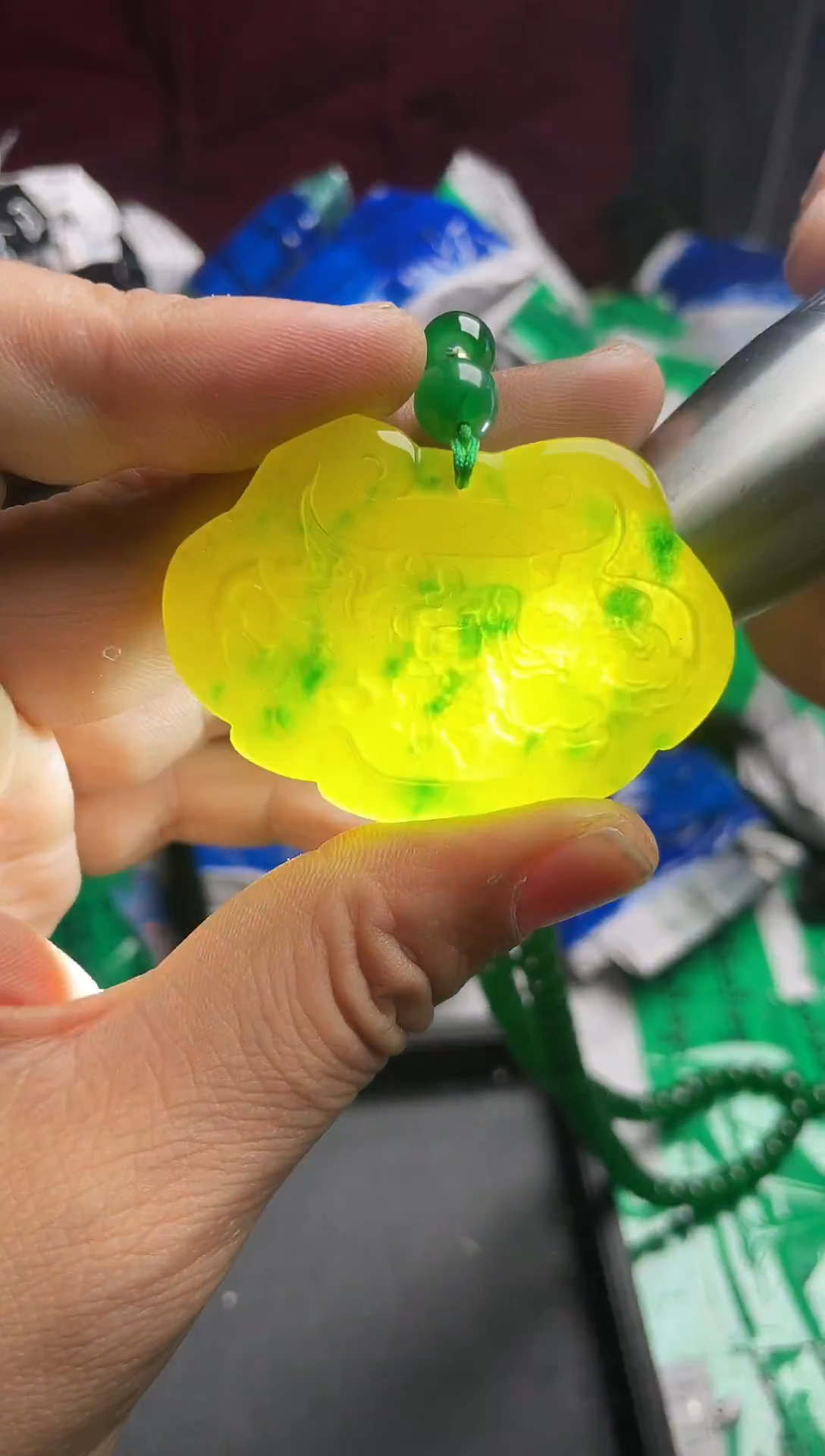 强子收货--所见即所得--多样性发货--黄绿色复古如意毛衣链