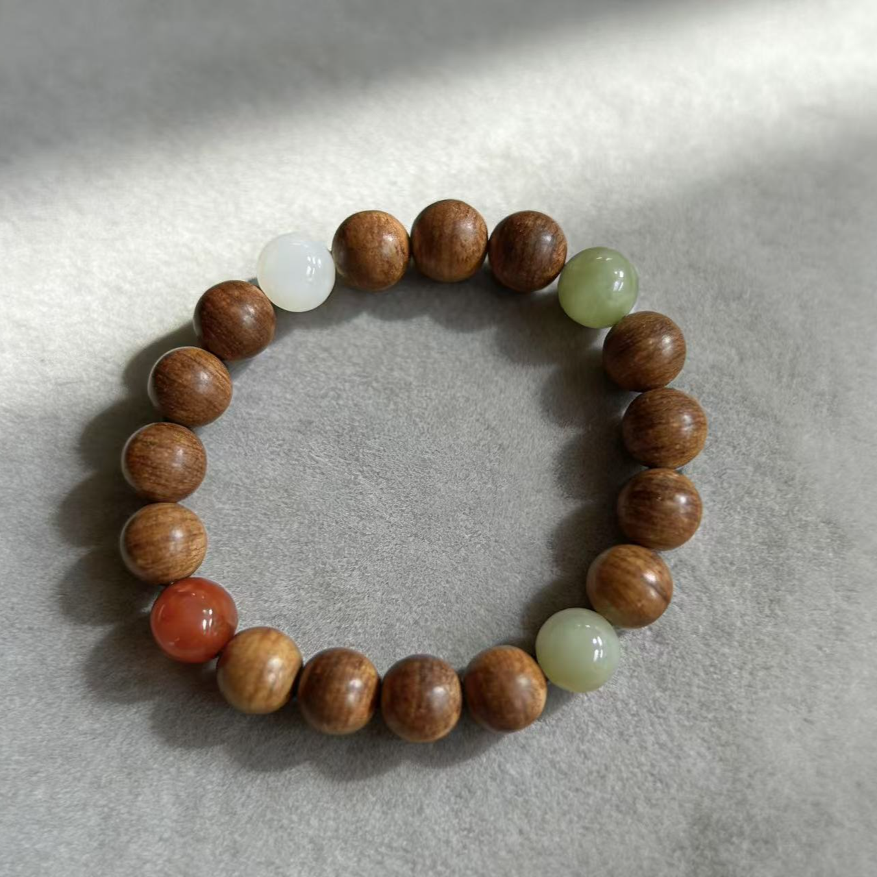 春夏秋冬和田玉+老山檀单圈手串