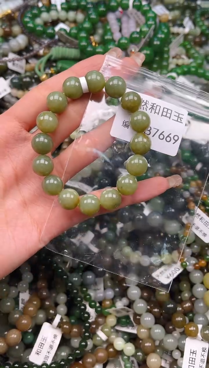 未镶嵌和田玉挂件1