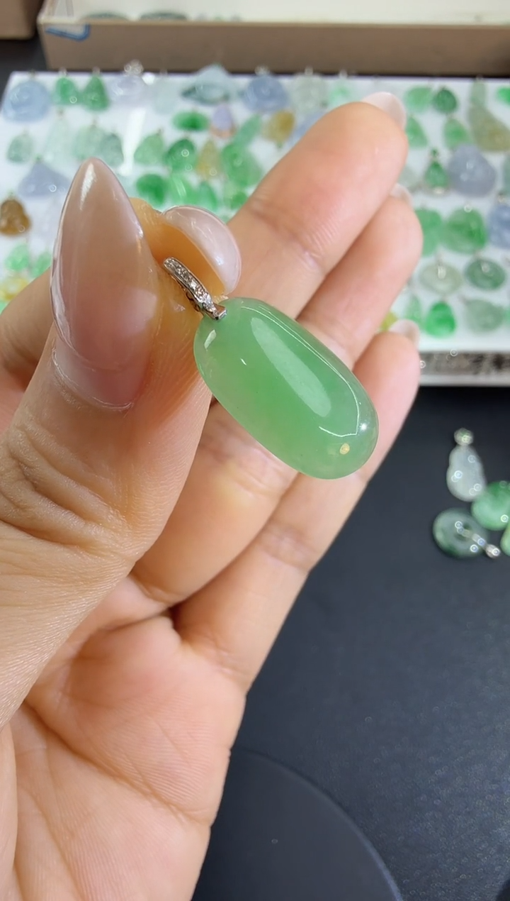 颈饰18K金镶嵌翡翠H0909-1501-88