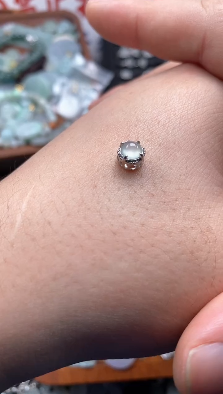 【闪购商品】翡翠颈饰未镶嵌哥哥