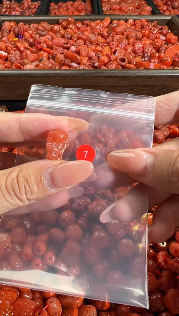 南红玛瑙未镶嵌颈饰1