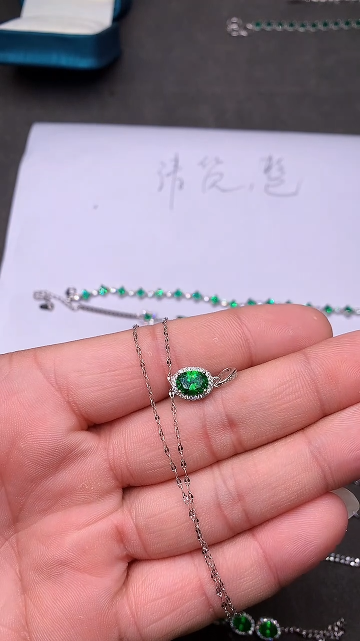 【闪购商品】石榴石（沙弗莱）颈饰银S925镶嵌......