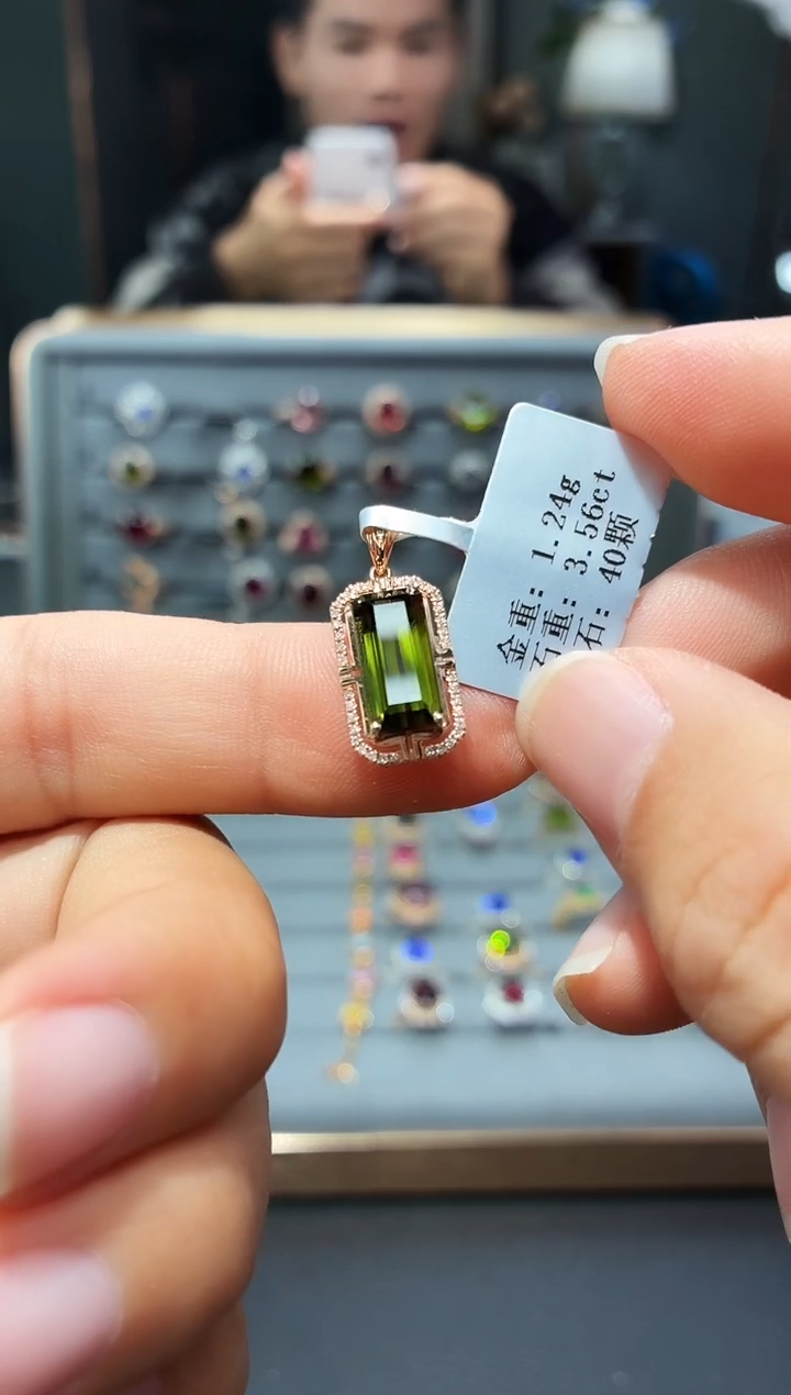 颈饰18K金镶嵌碧玺3.56.