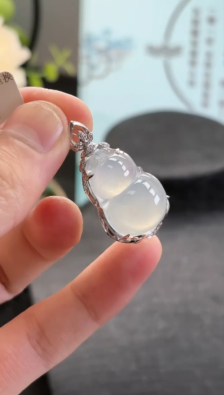 【闪购商品】翡翠颈饰18K金镶嵌葫芦